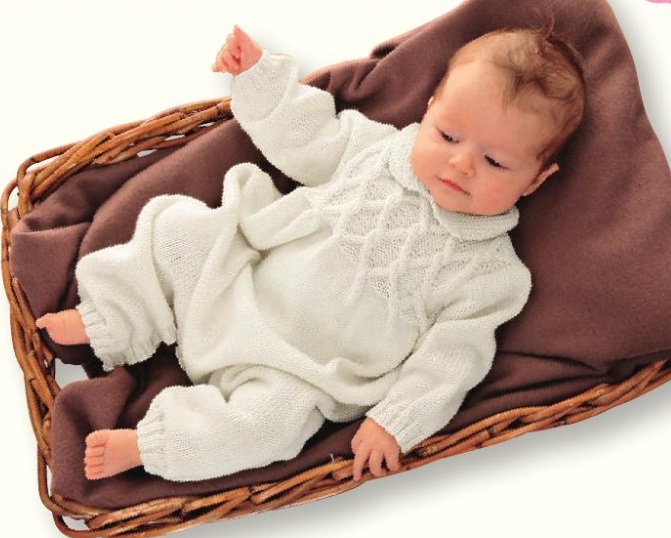 Плетен костюм за бебе с описание.  Научаване на плетене на гащеризони за новородени