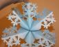 Fabriquer des flocons de neige volumineux et énormes Flocons de neige du Nouvel An à partir de papier coloré